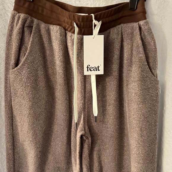 FEAT- The BlanketBlend™ Joggers - Limited PINECONE - Picture 2 of 12